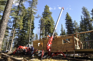 Spydercrane at work on log cabin